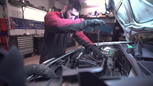 Reparaciones mecánicas coche 4 — Vídeo de stock