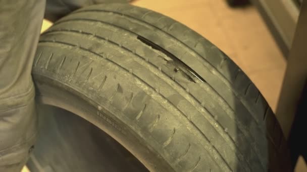 Reparation av punkterat däck — Stockvideo