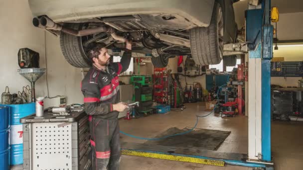 Time Lapse mechanik naprawy samochodów — Wideo stockowe