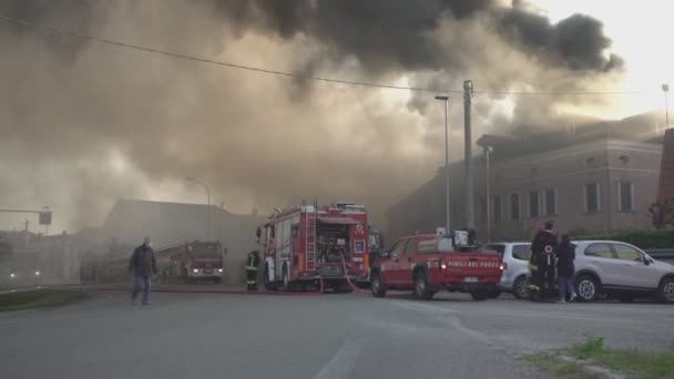 Vigili del fuoco caserma fumo 10 — Video Stock