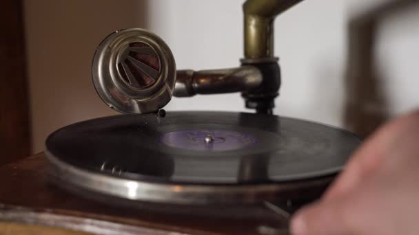 Detalj av en grammofon — Stockvideo