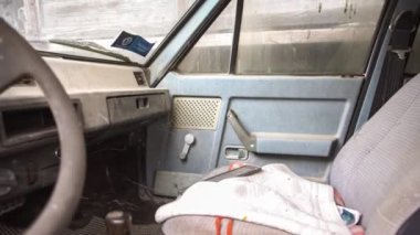 Terk edilmiş 6 numaralı aracın gösterge paneli