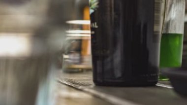 Bulanık alkol şişeleri