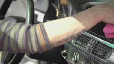 Arabanın içini temizle. 8 numara.