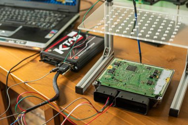 MILAN, ITALY 5 Nisan 2021: Araç Ecu ayar makrosu