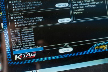 MILAN, ITALY 5 APRIL 2021: Ecu yazılım ekran detayı ve harita değişiklikleri için açıldı