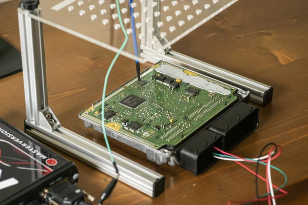 MILAN, ITALY 5 Nisan 2021: Araç Ecu ayar makrosu