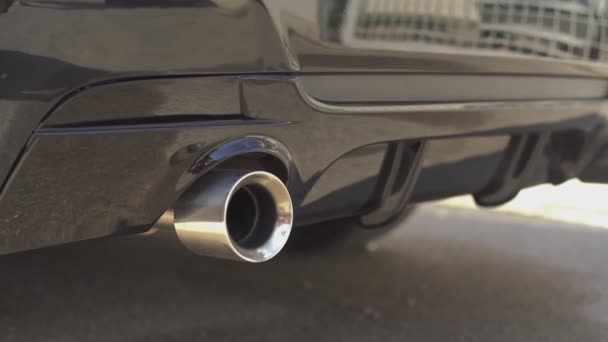 Detalj Chrome Bil Tuning Avgaser Gatan — Stockvideo