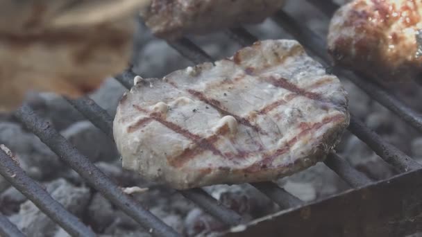 Detalhe Remover Bife Grelha Câmera Lenta — Vídeo de Stock