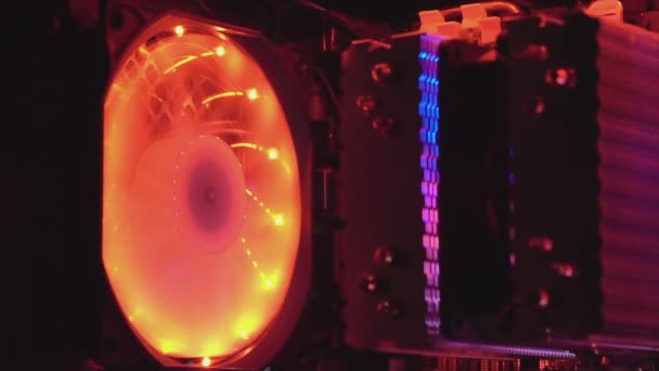 Gaming Interieur Detail Verlicht Met Rgb Ventilator — Stockvideo