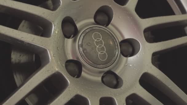Milan Talya Mayis 2021 Bir Tekerlekte Audi Logosu Detayı — Stok video