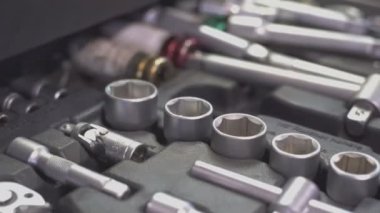 Atölyede soket anahtarı olan Çekmecenin Ayrıntıları