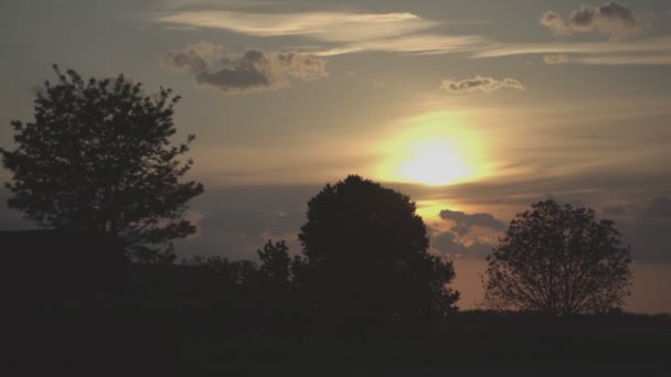 Zachód Słońca Krajobraz Drzewa Sylwetka Wsi — Wideo stockowe