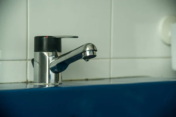 Faucet Kapanie Szczegół Umywalce — Zdjęcie stockowe