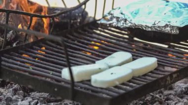 Izgara polenta, tipik bir İtalyan yemeği.