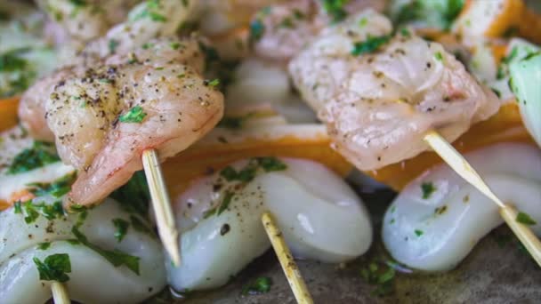 Camarones Pescados Crudos Sazonados Macro Detalle — Vídeo de stock