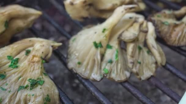 Detalhe Cogumelos Grelhados Com Fumaça Vapor — Vídeo de Stock