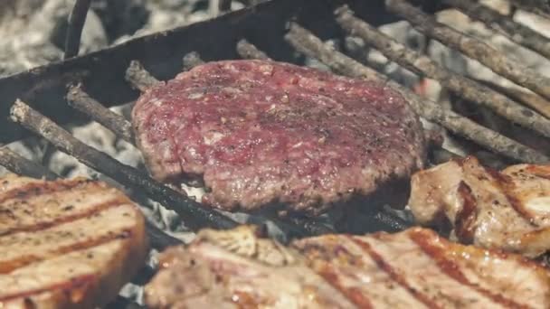 Lekker Vlees Bbq Met Rook Stoom — Stockvideo