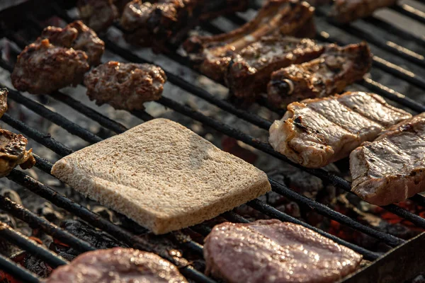 Grilled Meat Bread Detail Cooking Grill — Stock Photo, Image