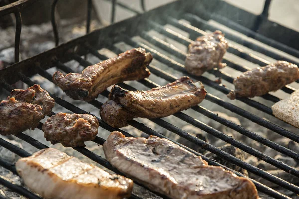 Cuisson Savoureux Steaks Grillés Côtes Détail — Photo