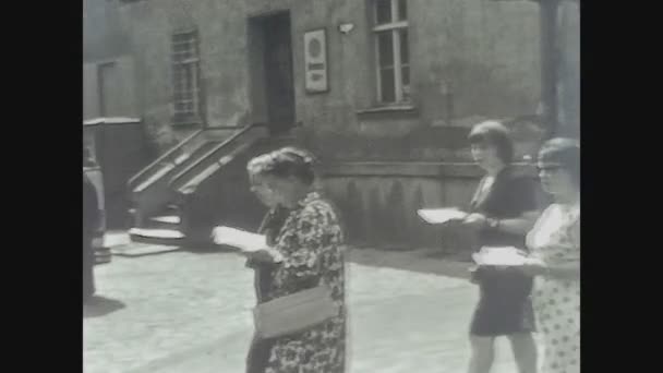 Berlin Allemagne Circa 1960 Procession Religieuse Chrétienne Dans Les Rues — Video