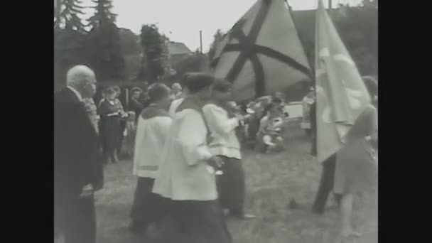 Berlín Německo Circa 1960 Křesťanský Náboženský Průvod Ulicích — Stock video