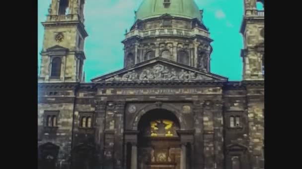 ハンガリー ブダペスト1978年8月15日 70年代にブダペストの聖シュテファン教会 — ストック動画