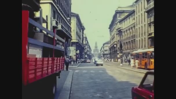 Milan Ιταλια Ιουλιοσ 1975 Άποψη Της Οδού Μιλάνου Στη Δεκαετία — Αρχείο Βίντεο