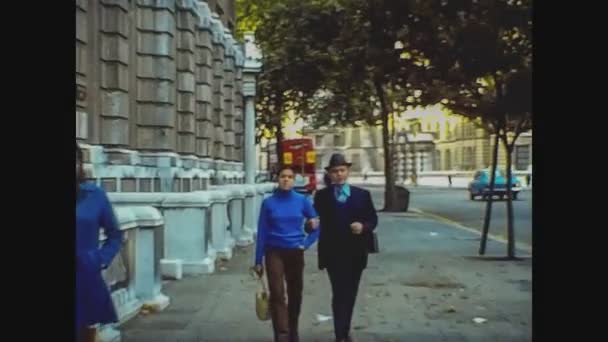 Londra Regno Unito Maggio 1977 Gente Passeggia Londra Negli Anni — Video Stock