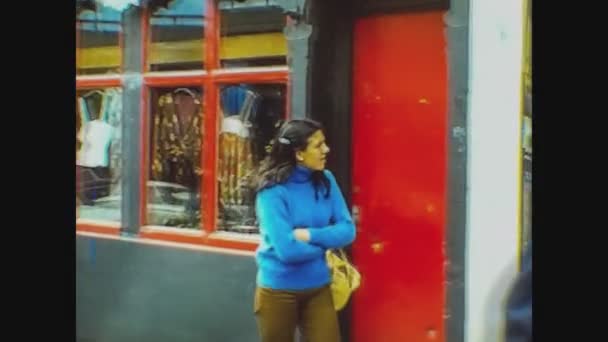 ロンドン イギリス1977年5月5日 70年代のロンドンのポルトベロ道路 — ストック動画