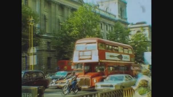 Londres Reino Unido Mayo 1977 London Street View People Traffic — Vídeo de stock