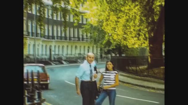 London Zjednoczone Królestwo Maj 1977 Widok Ulicy Londynu Ludźmi Ruchu — Wideo stockowe