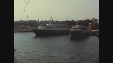 ATİNA, GREECE 1978: 70 'lerde Atina liman manzarası