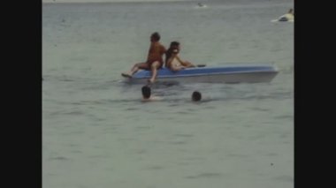 ALICANTE, İSPAN SİRKA 1975: 70 'lerde insanlar pedallı teknelerde