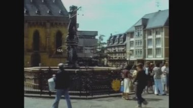 FRANKFURT, GERMANY MAYIS 1975: 70 'lerdeki Frankfurt sokak manzarası