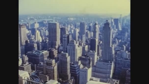 New York Usa Circa 1975 New Yorkは70年代半ばに上から見た 4Kでデジタル化されたヴィンテージ映像 — ストック動画