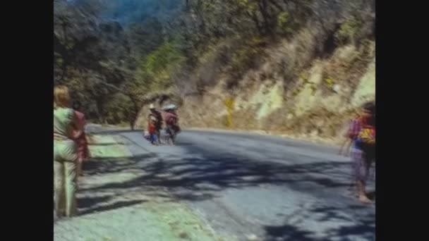 Amatitlan Guatemala Říjen 1978 Guatemala Chudí Lidé Chodící Ulici — Stock video