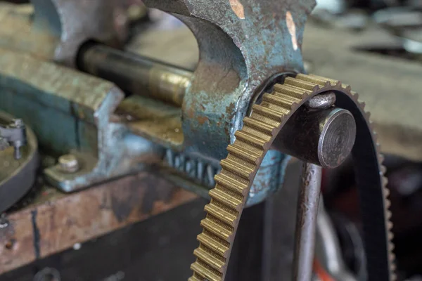 Old Timing Belt Detail Workshop Bench — Stock Photo, Image