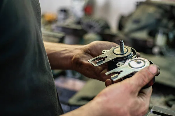 Detail Auto Parts Hands Mechanic — Stock Photo, Image