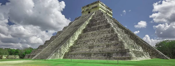 Banner Chichen Itza Pyramid Mexiko Banner Bild Med Kopia Utrymme — Stockfoto