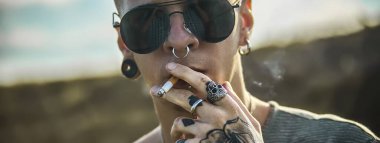 Bağımlı çocuk portresi, kopya alanı olan afiş resmi