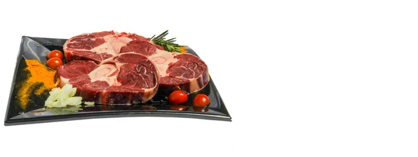 Surowe Mięso Danie Białe Tło Baner Obraz Miejsca Kopiowania — Zdjęcie stockowe