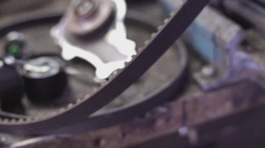 Atölyedeki eski zaman kemeri detayı