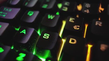Arka ışıklandırma pc klavye detayı kaydırma görüntüsü