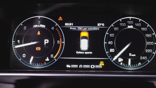 Digital Display Odômetro Detalhes Carro Moderno Noite — Vídeo de Stock