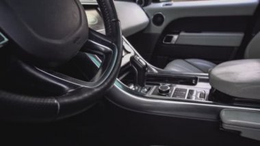 MILAN, İTALYA 19 HAZİRAN 2021: Range Rover Direksiyon