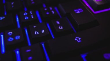 Arka plan klavye tuş hareketinin ayrıntıları