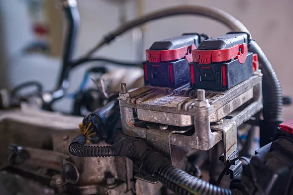 Eski araba motorunun Eko kontrol ünitesinin ayrıntıları