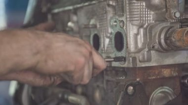 Bir araba detayı iplik motor başı