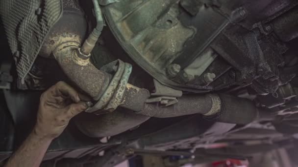 Detail Van Rusty Auto Uitlaatgasvervanging — Stockvideo